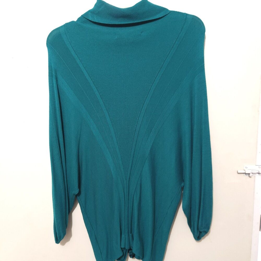 Sharagano Top Sweater Size Medium Teal Color With Curved Black Lines - Picture 2 of 8